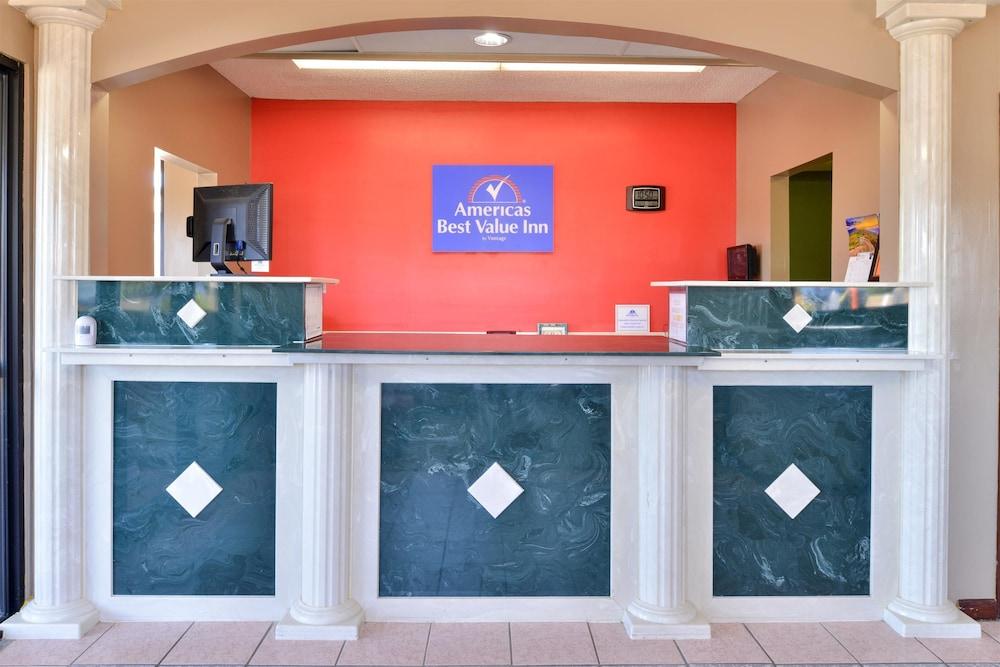 Days Inn & Suites by Wyndham Byram photo 6