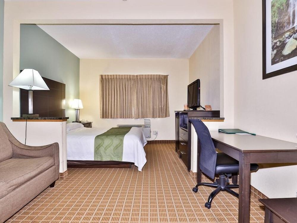 GrandStay Hotel & Suites photo 10