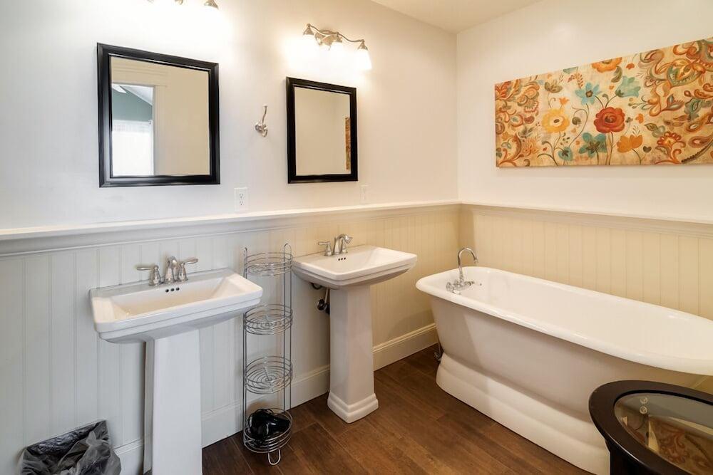 Aspenwood Manor photo 79