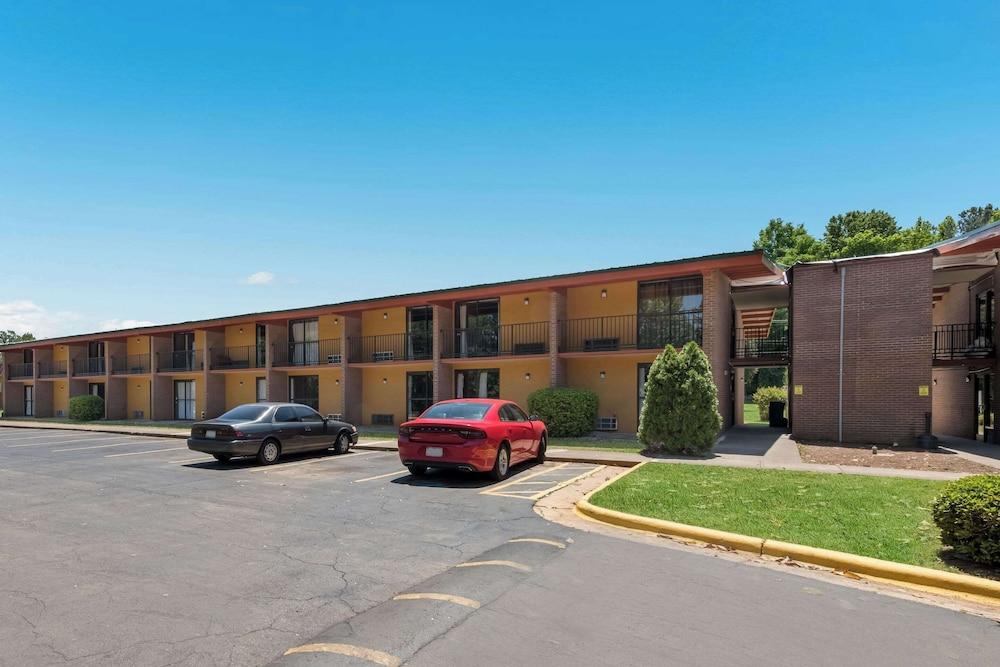 Econo Lodge photo 28