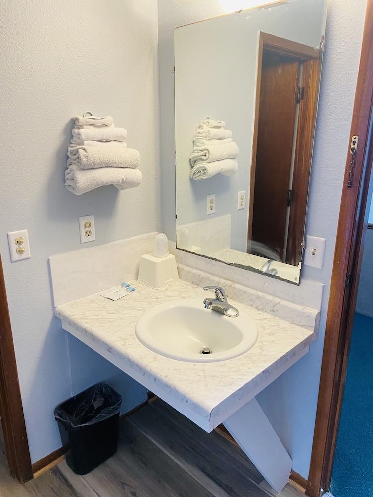 Economy Inn Motel photo 15
