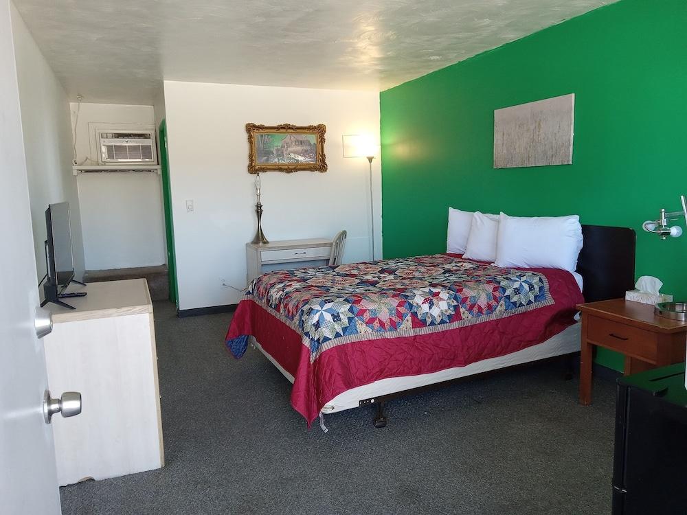 Capri Motel photo 42
