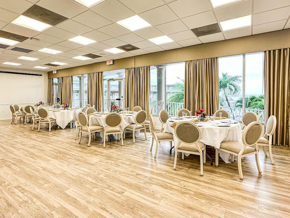 Thunderbird Beach Resort photo 37