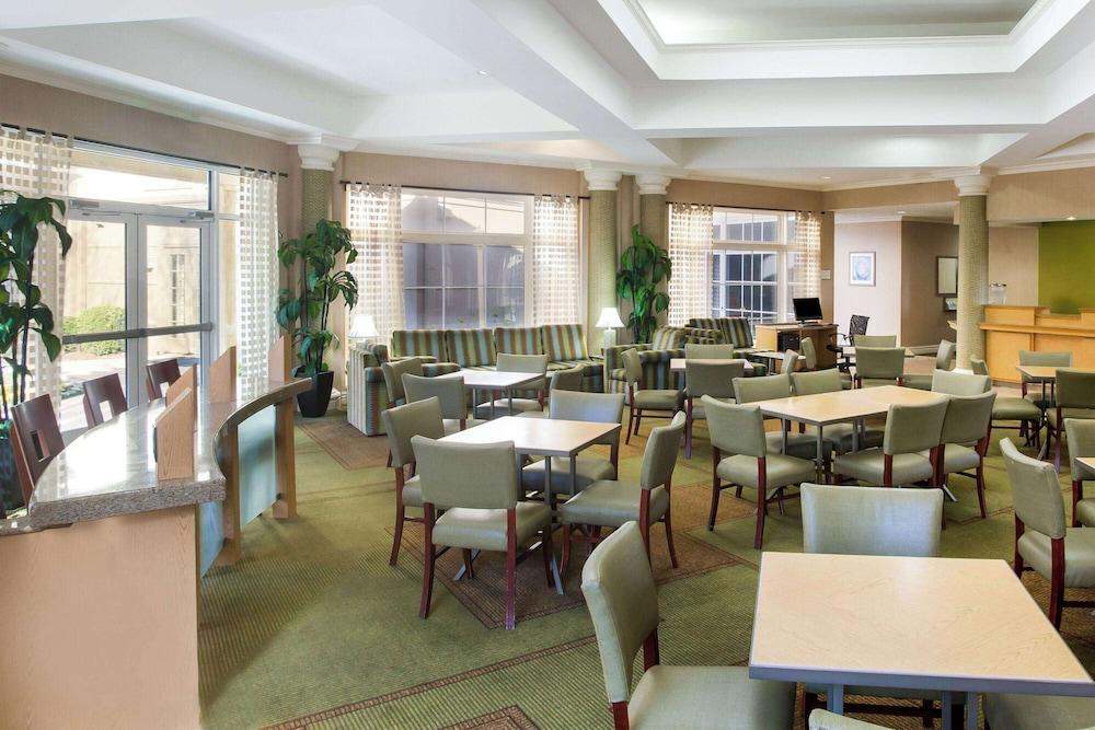 La Quinta Inn & Suites by Wyndham Austin Southwest photo 36