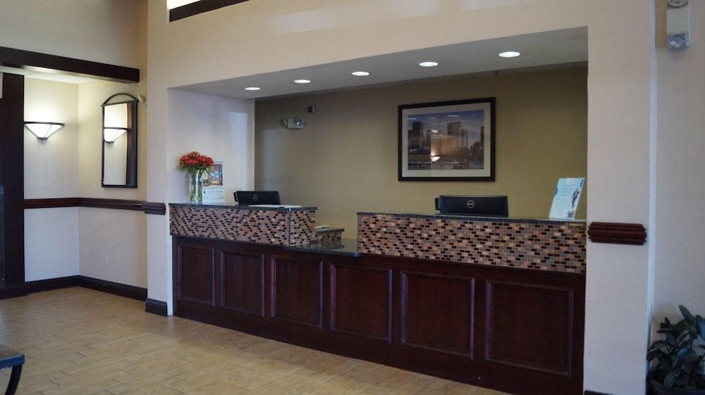 Ramada by Wyndham Denver International Airport photo 3
