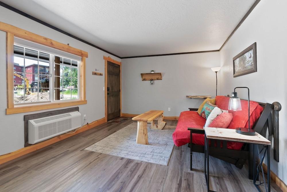 Lake Village Lodge photo 13