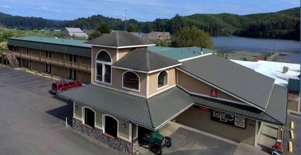 Lakeshore Lodge photo 1