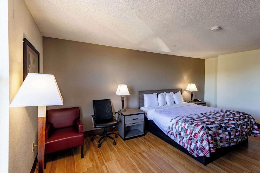 Clarion Pointe photo 22