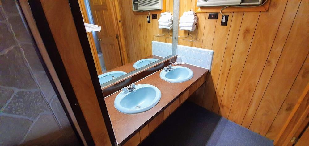 Red Ranch Motel photo 59