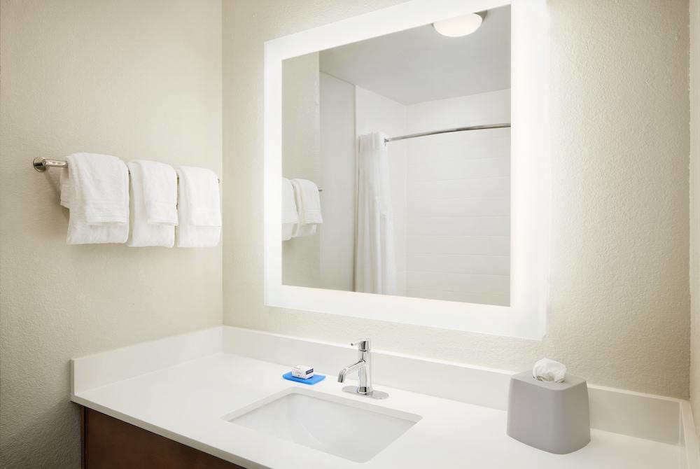 Holiday Inn Express Hotel & Suites Panama City-Tyndall by IHG photo 16