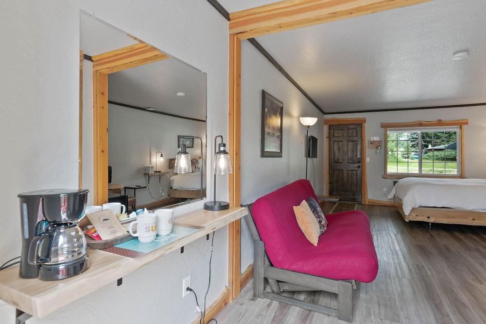 Lake Village Lodge photo 70