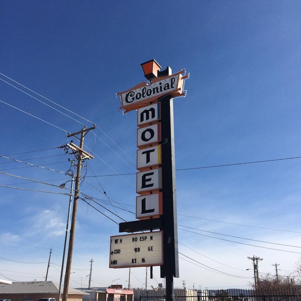 Colonial Motel photo 1