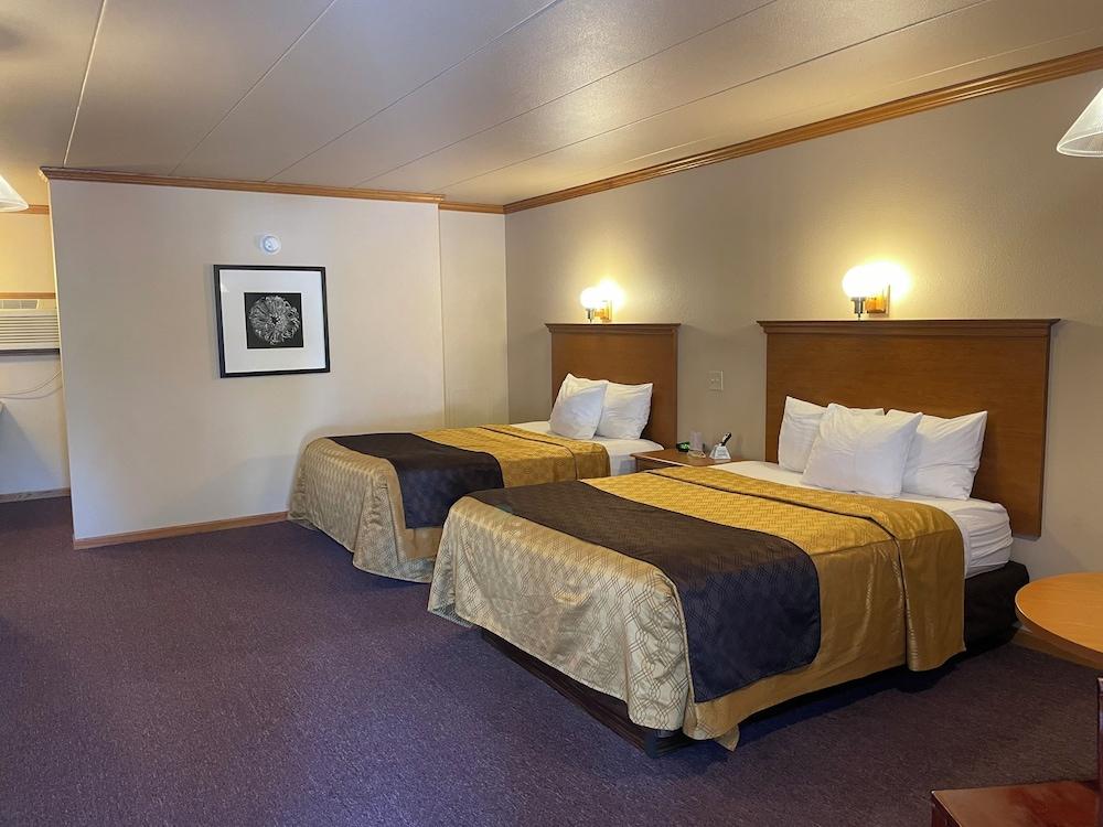 Amber's Inn & Suites photo 44
