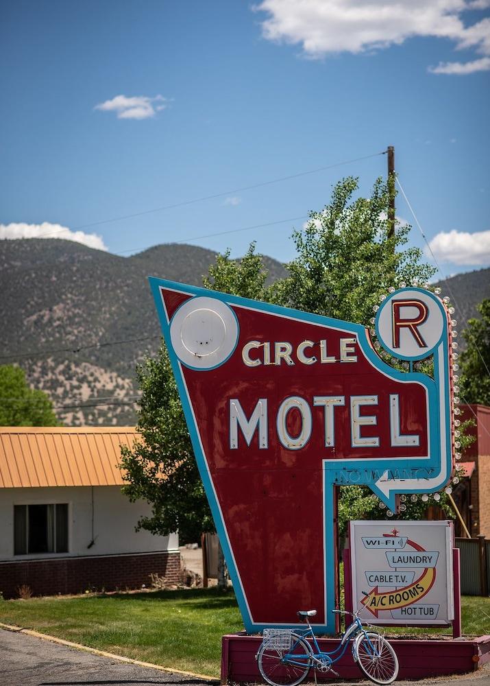 Circle R Motel photo 45