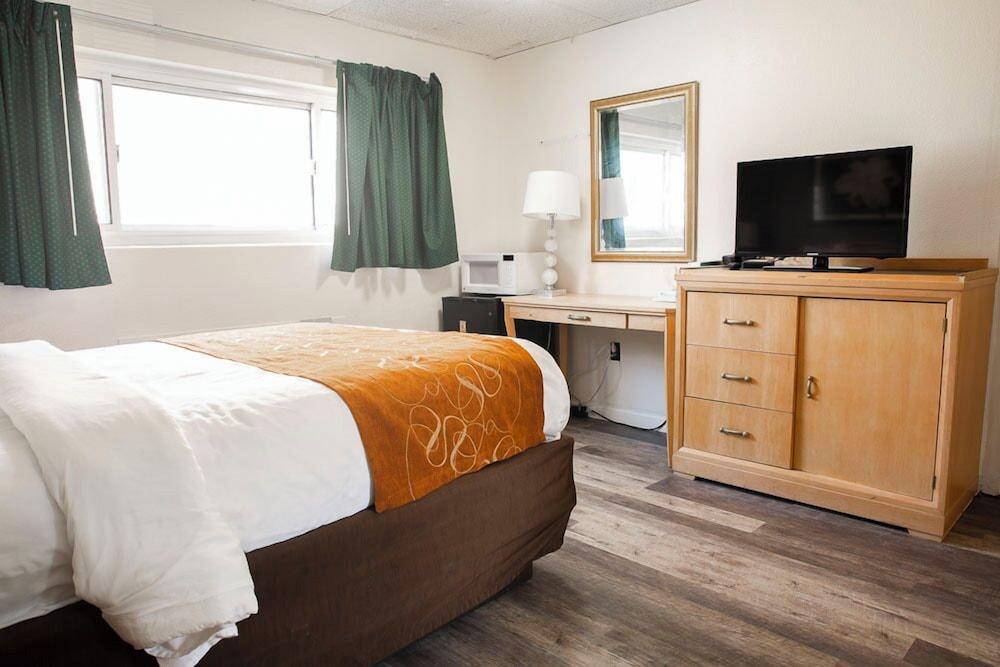 Bedford Motel photo 40