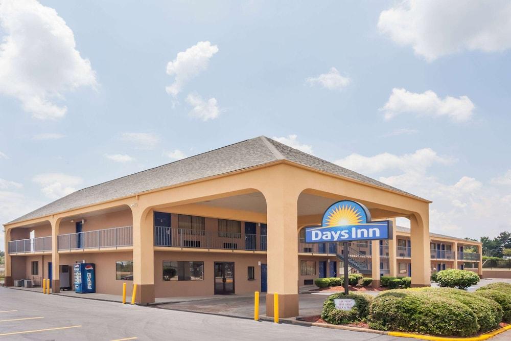 Days Inn by Wyndham Clinton — hotel in Clinton