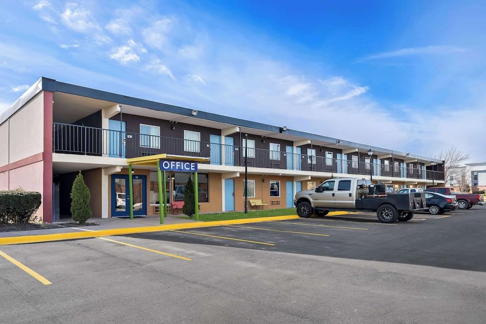 Americas Best Value Inn Danville photo 9