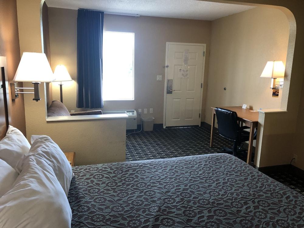 Days Inn by Wyndham Columbus photo 27