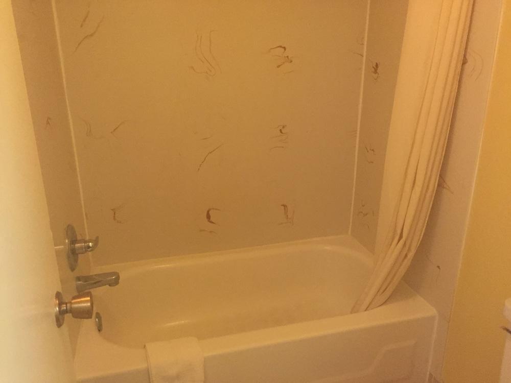 Economy Inn photo 6