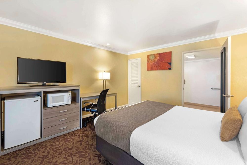Best Western Hanford Inn photo 12