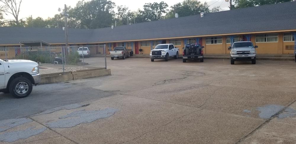 Budget Inn Magnolia photo 7