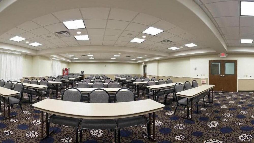 Holiday Inn Express Hotel & Suites La Porte, an IHG Hotel photo 23