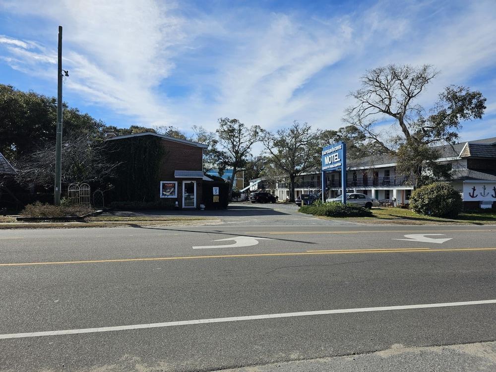 Captain's Cove Motel photo 18