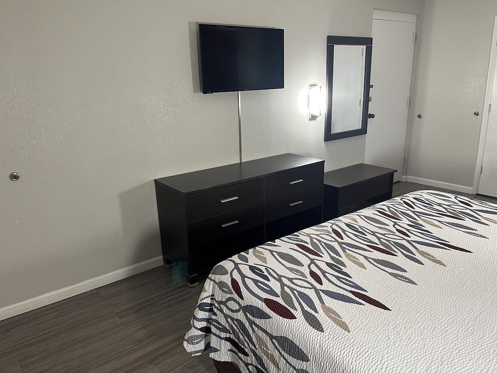 Red Roof Inn Rockingham photo 11
