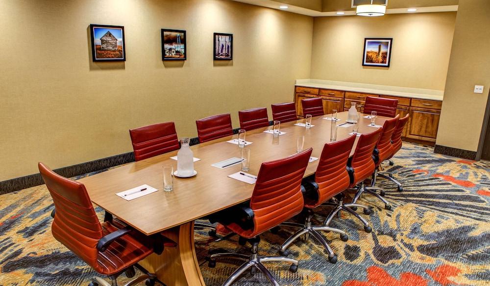 DoubleTree by Hilton West Fargo Sanford Medical Center Area photo 41
