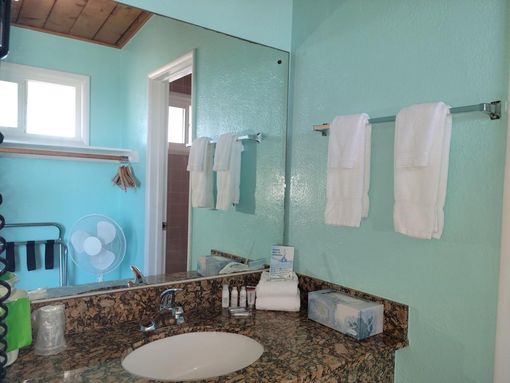 Islander Westport photo 6