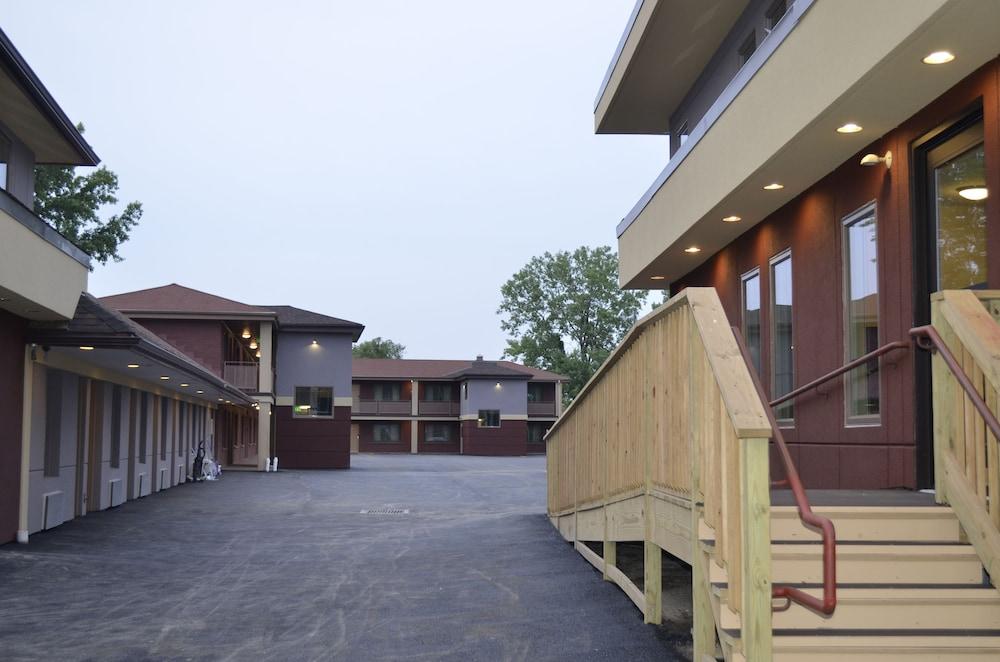 AArya Hotel By Niagara Fashion Outlets photo 38