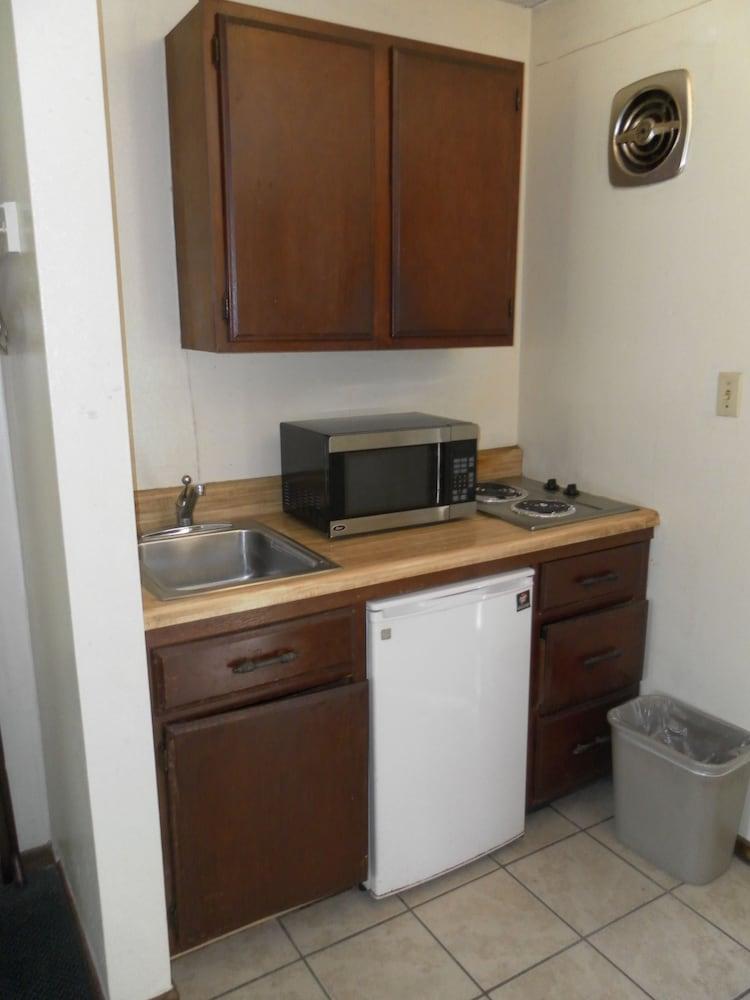 Tidewater Motel photo 21