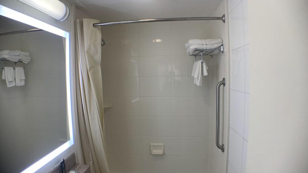 East  New York Inn photo 14