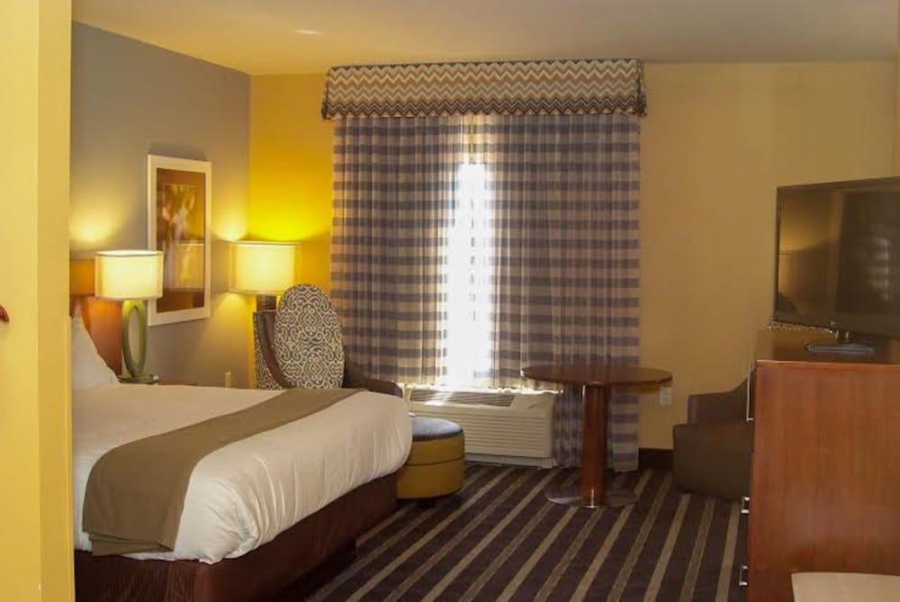 Holiday Inn Express & Suites Perry-National Fairground Area #34 by IHG photo 11