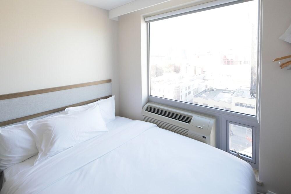 Mayfair Inn and Suites photo 7