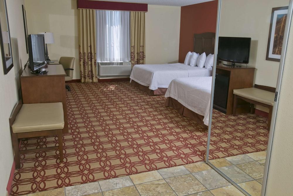 Hampton Inn & Suites Wiggins photo 20