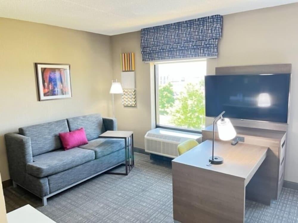 Hampton Inn & Suites Louisville East photo 16