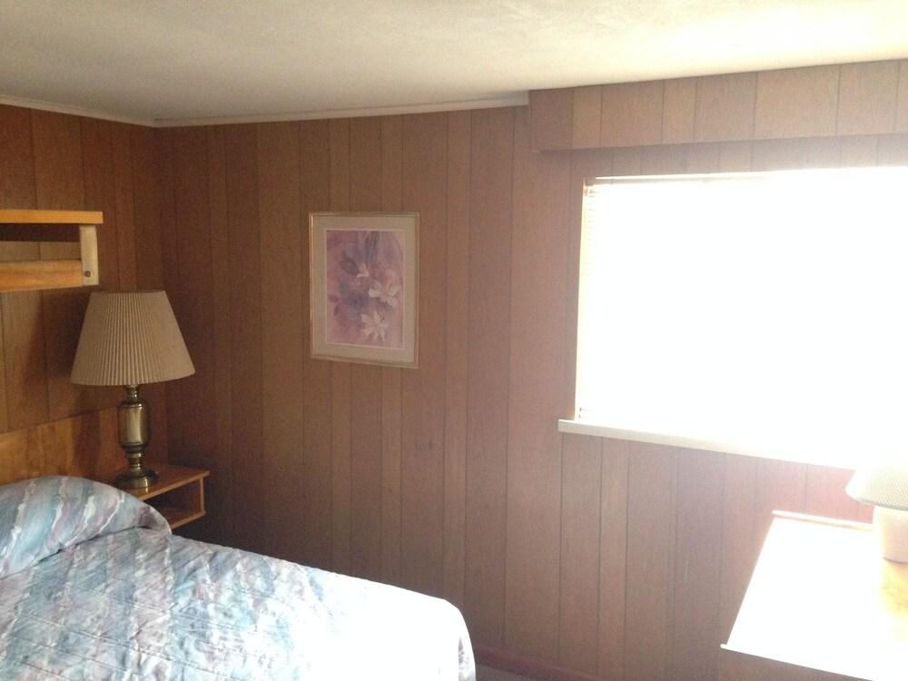 Amber Lantern Lake George Motel and Cottage Rentals photo 16