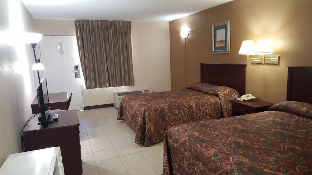 Red Carpet Inn & Suites photo 4