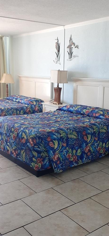 Hawaiian Inn Beach Resort photo 13