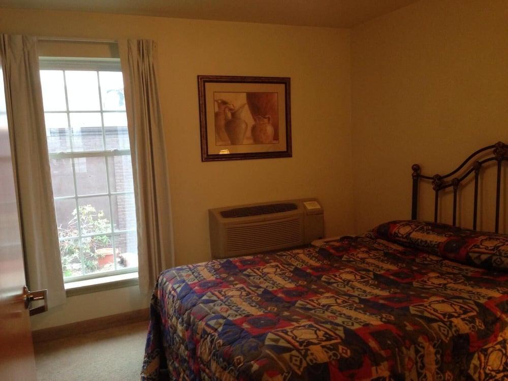 All Suites Inn Budget Host photo 14