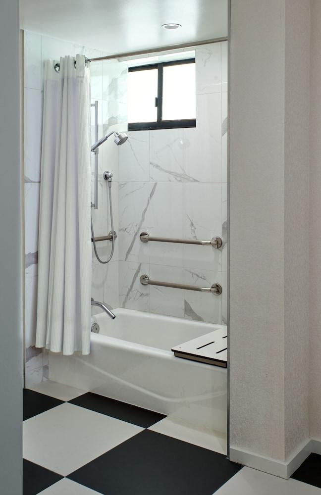 Mondrian Los Angeles photo 53