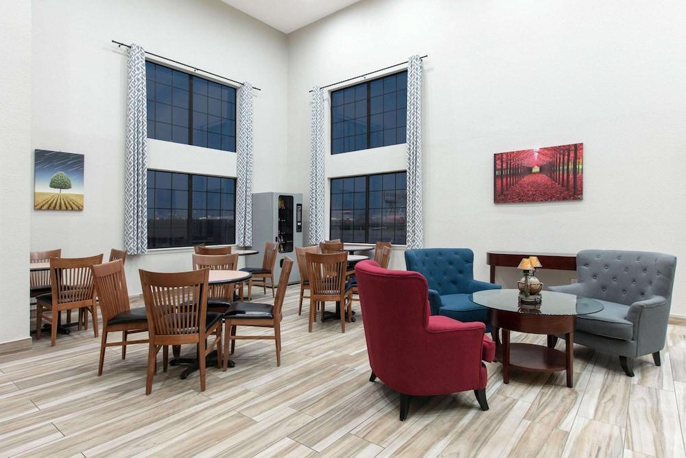 Days Inn by Wyndham Waco Near Downtown/University photo 7