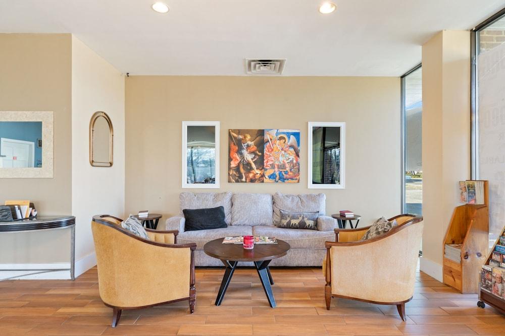 Williamsburg Suites photo 4