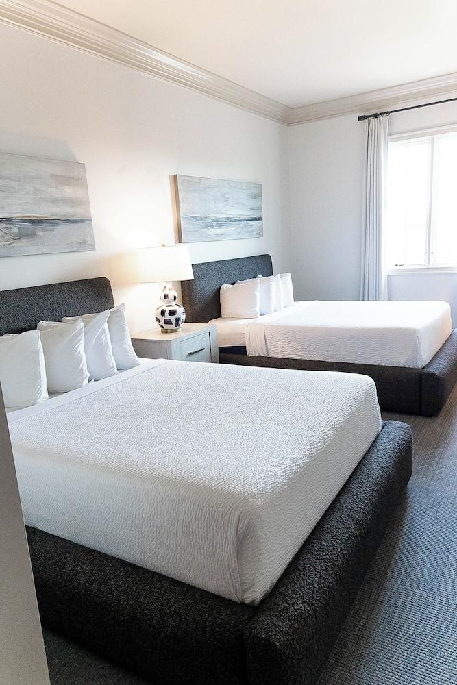 Carriage House Hotel photo 26