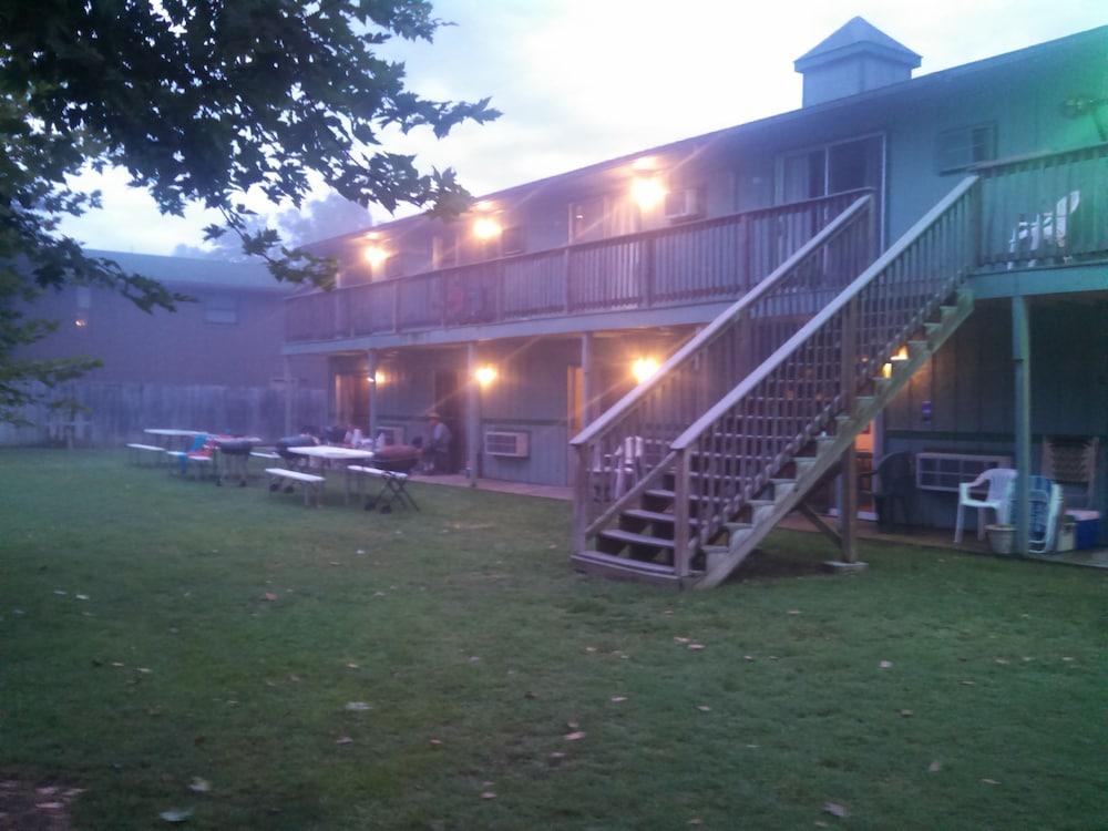 Taneycomo Lakefront Resort photo 21