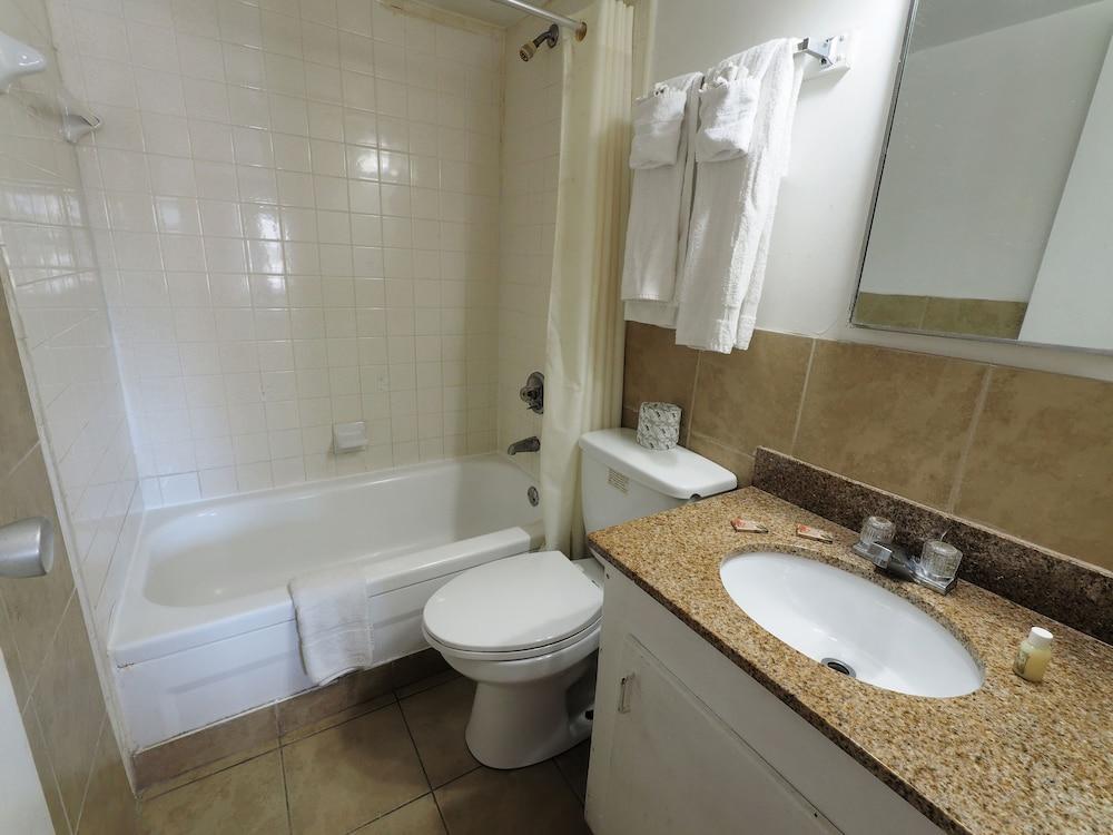 White Marlin Inn photo 5