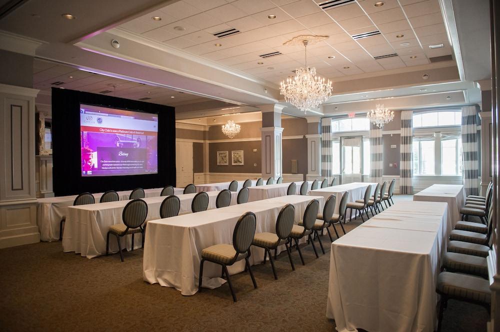 Carriage House Hotel photo 24