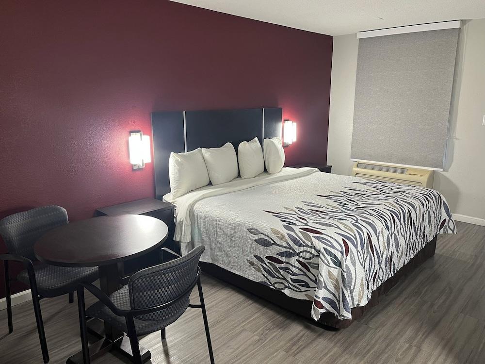 Red Roof Inn Rockingham photo 18