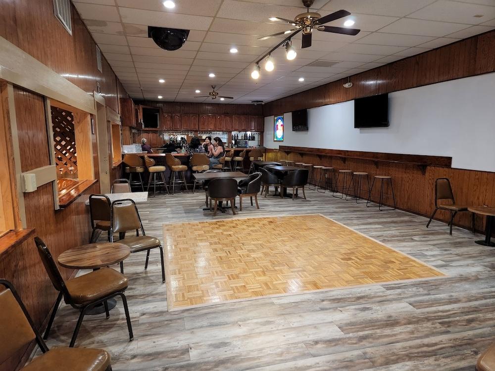 Delta Queen Lodge Bar Restaurant photo 7